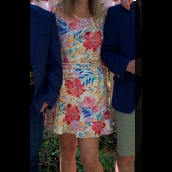 Flowing Spring dress - Picture 2 of 5